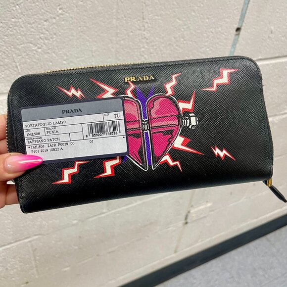 PRADA WALLET - Picture 1 of 5